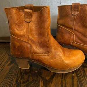 Worn brown leather short boots, never worn, Danish Sanita size 8.5